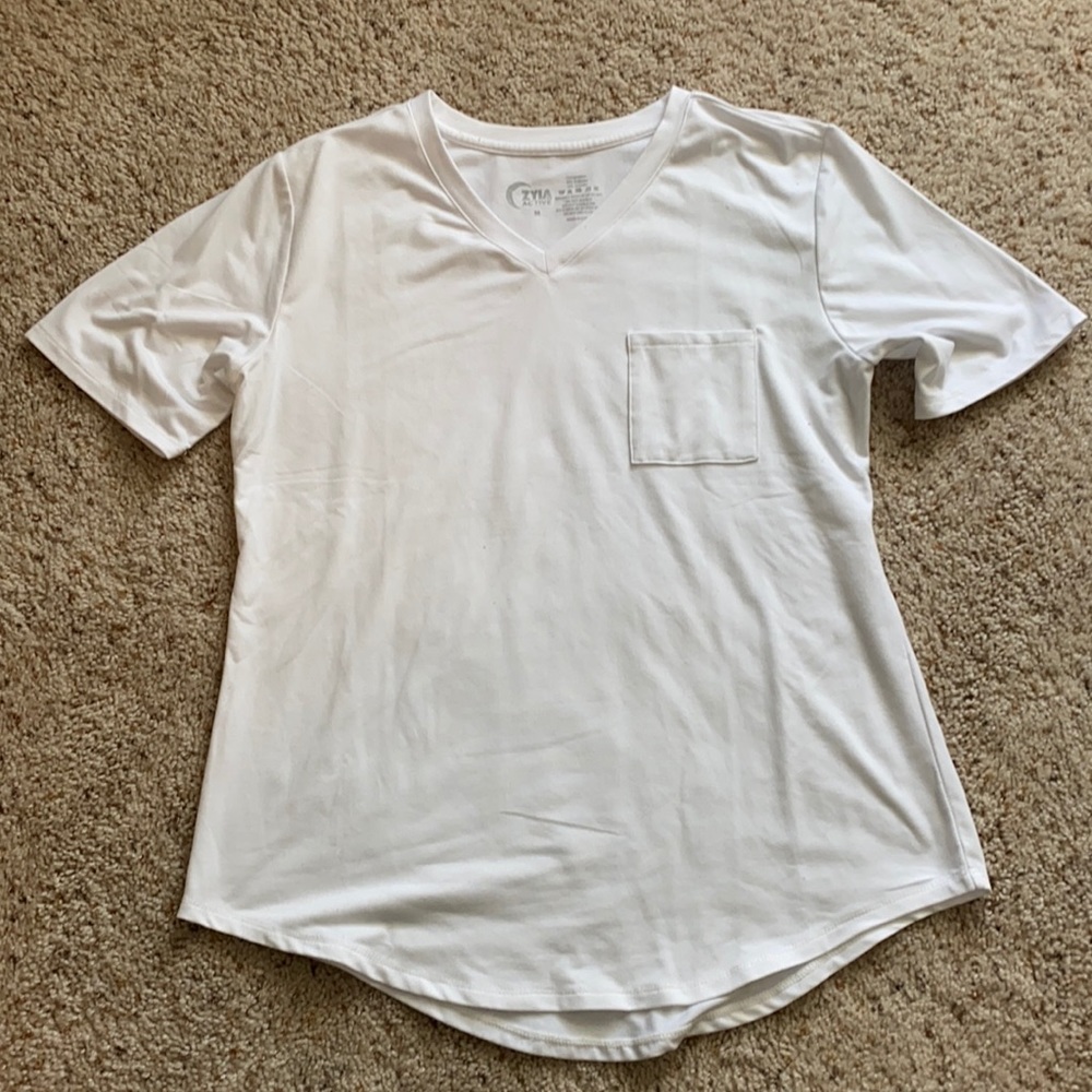 V-neck pocket tee